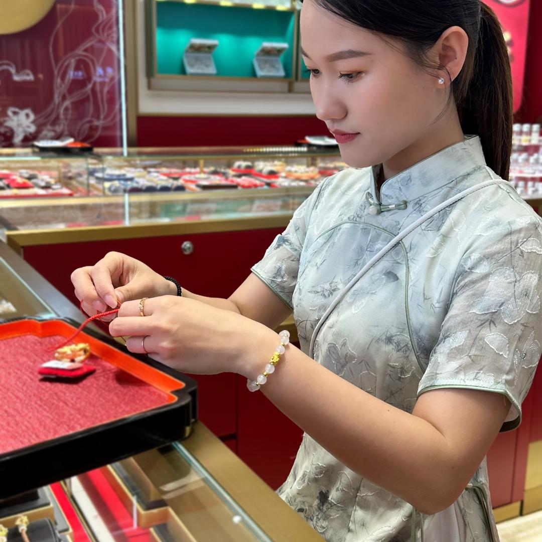 小梅不爱编绳