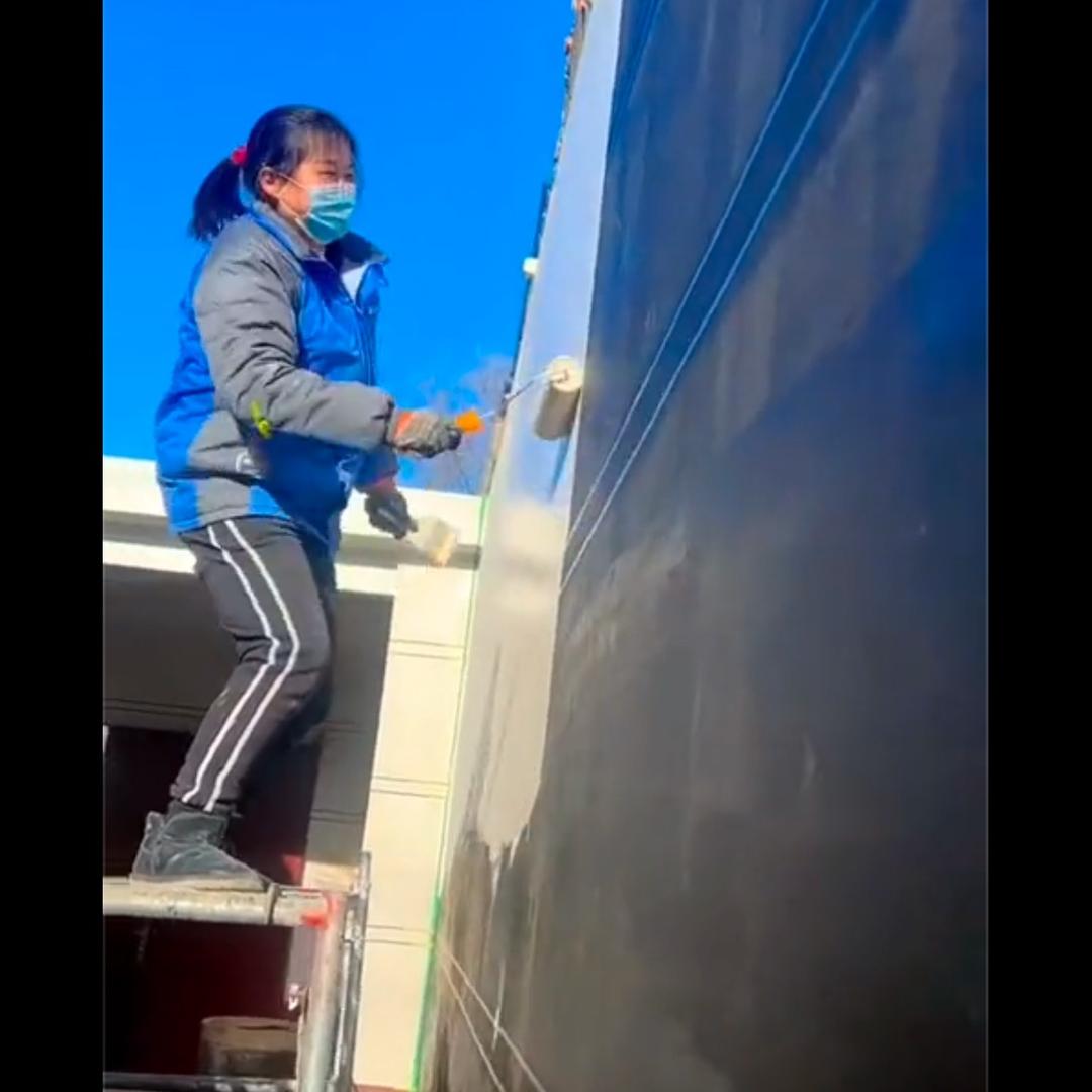 刷墙女汉子张四妹【郭师傅外墙装饰】