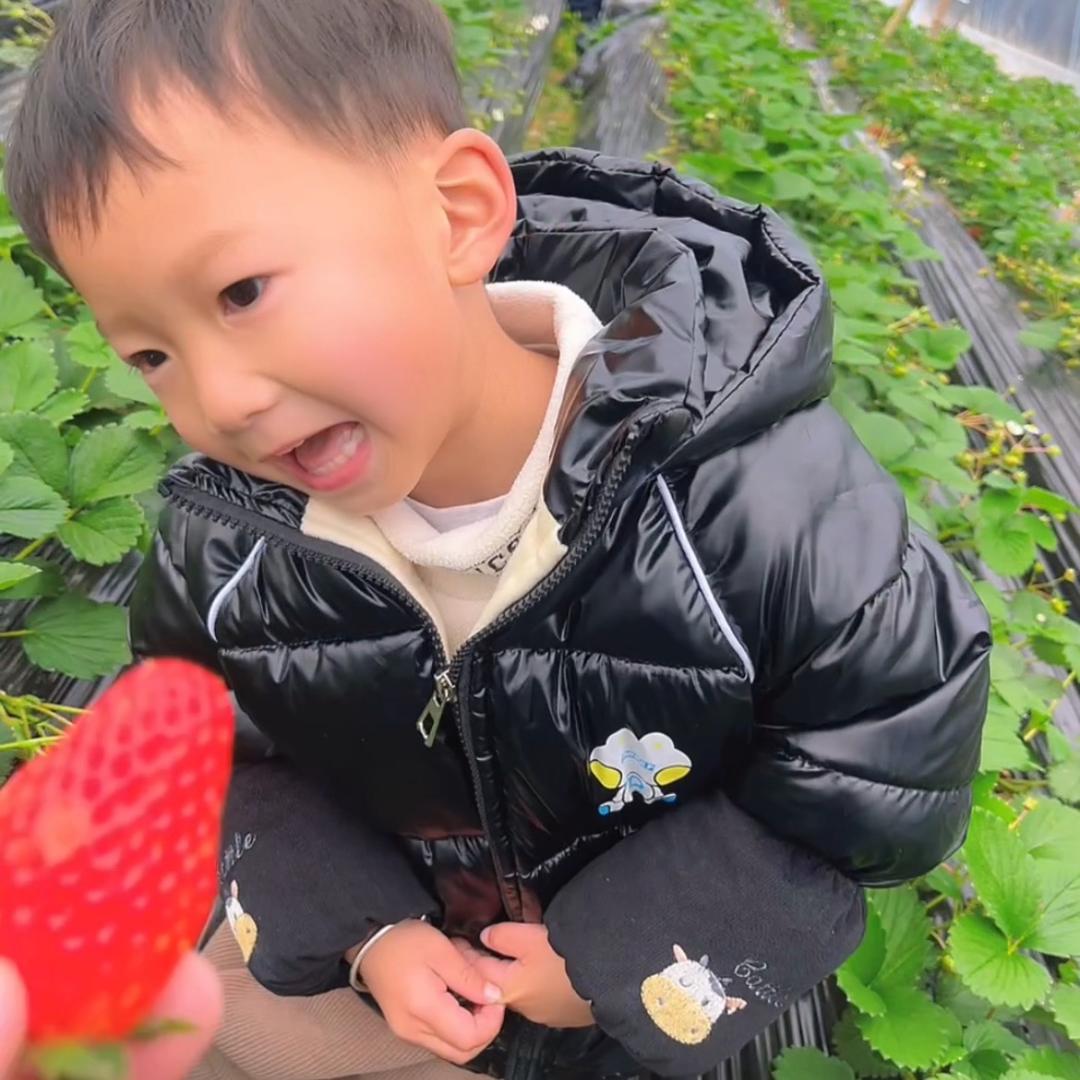 木弄倩姐妹草莓园