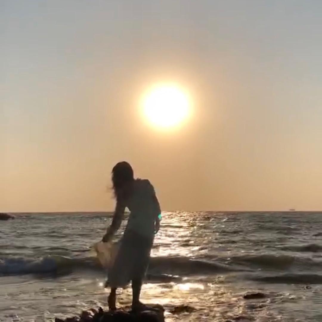 依莲