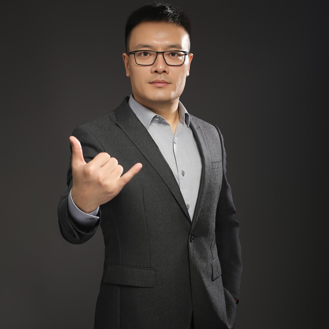 一个专业吃软饭的地产人