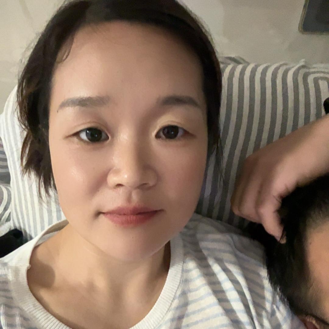 阮菲（看一下橱窗）