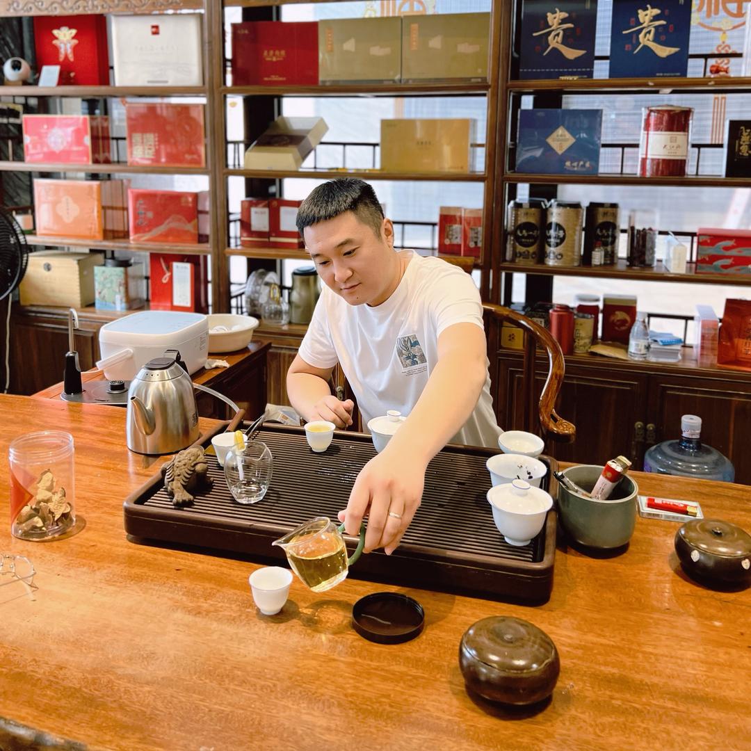 唐大威  极简高定工厂