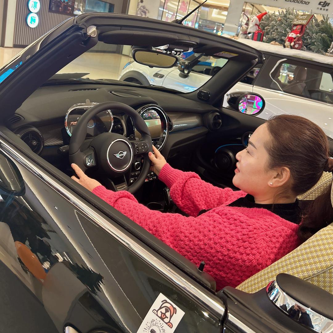 玲玲吖
