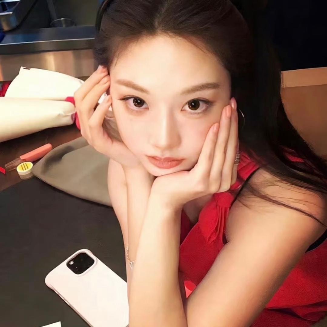 乐怡.