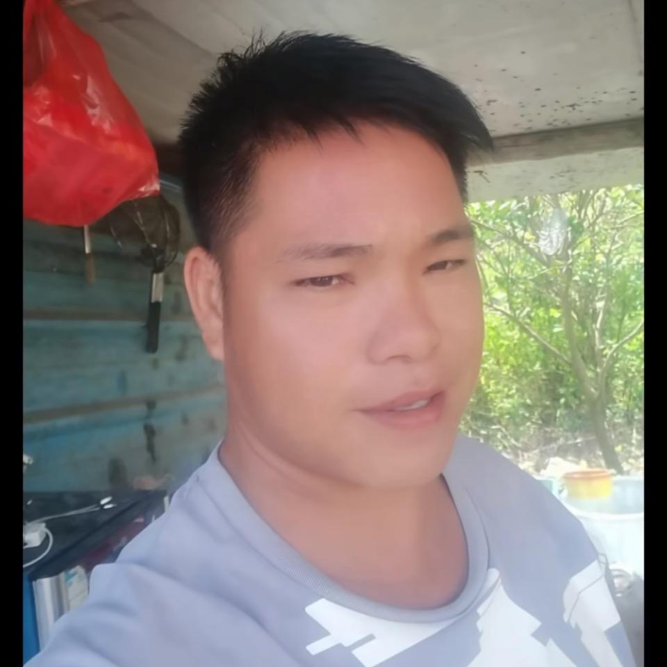 封贵洪口腔用品店，牙