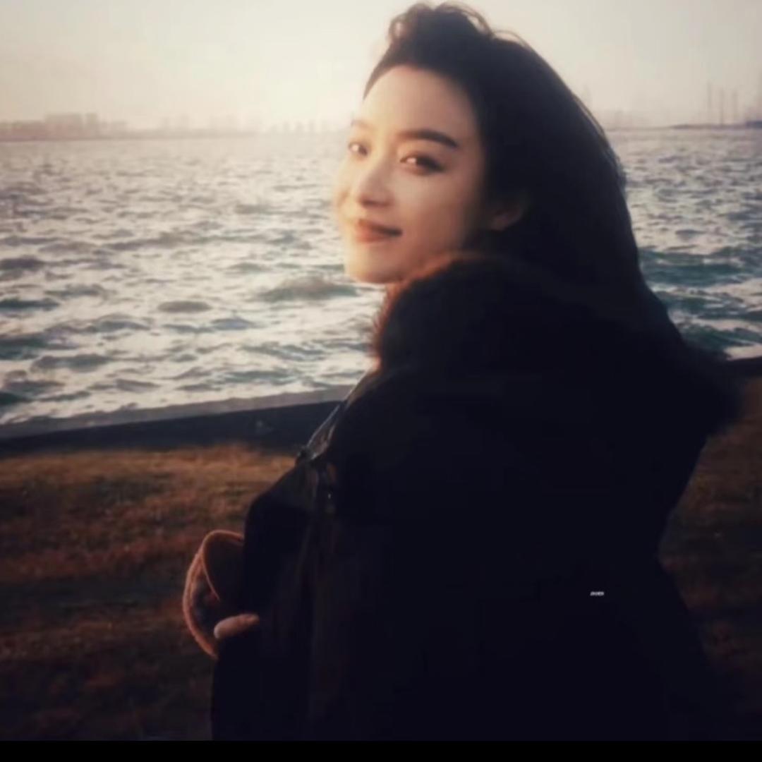 小 美.