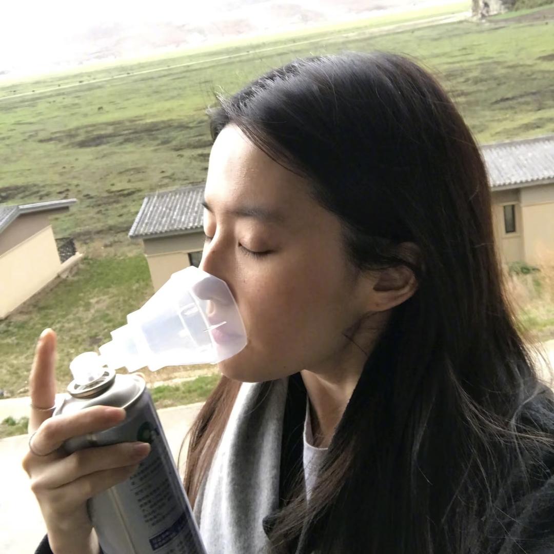 腼腆小美.