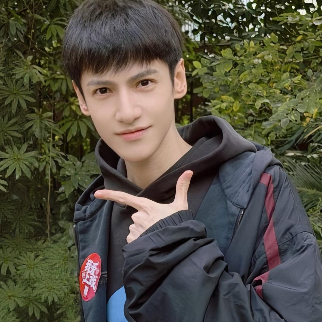 罗弋踩额juǒ咧（见过罗云熙真人43次）