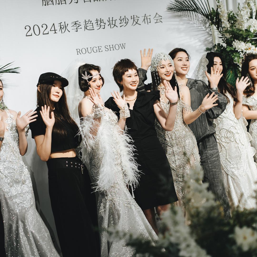 霸州市胭脂秀婚纱馆