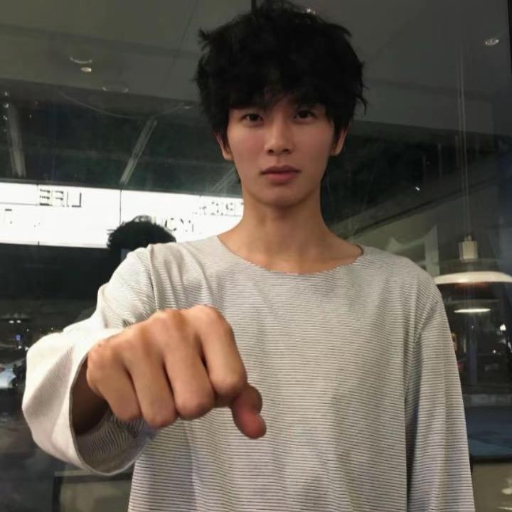 连帽牛仔裤