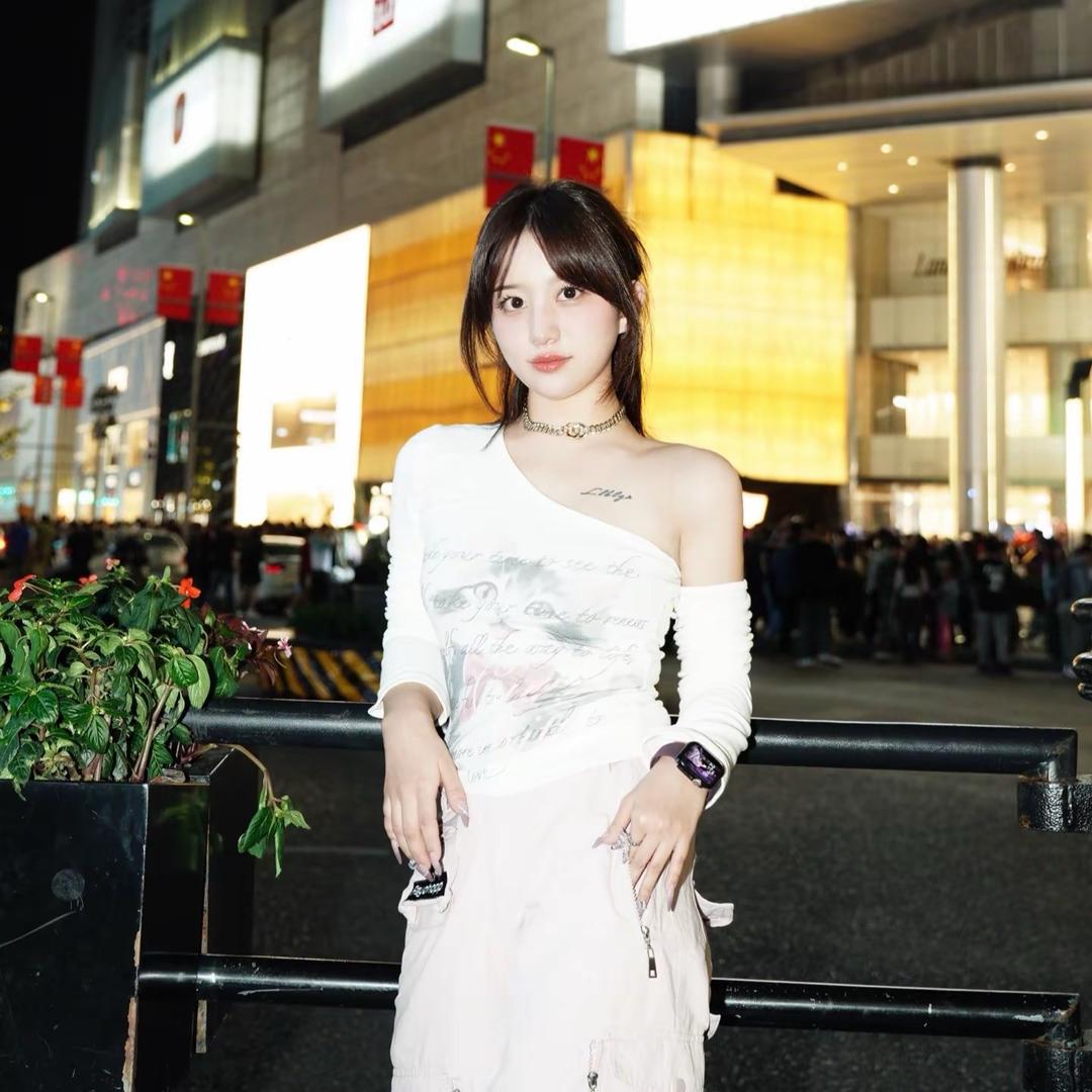 青青ei（见过杰伦的女人）