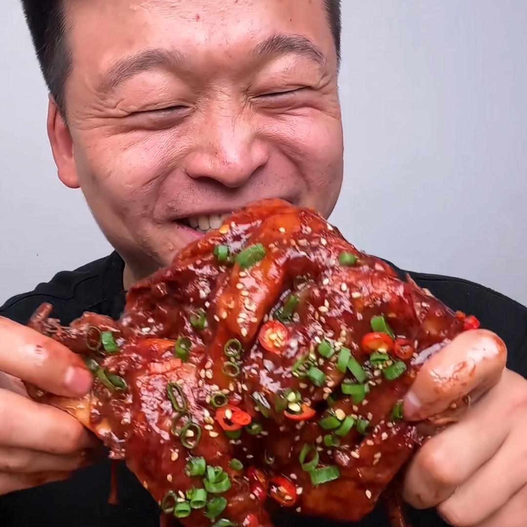 佳亮爱美食🍱二姐
