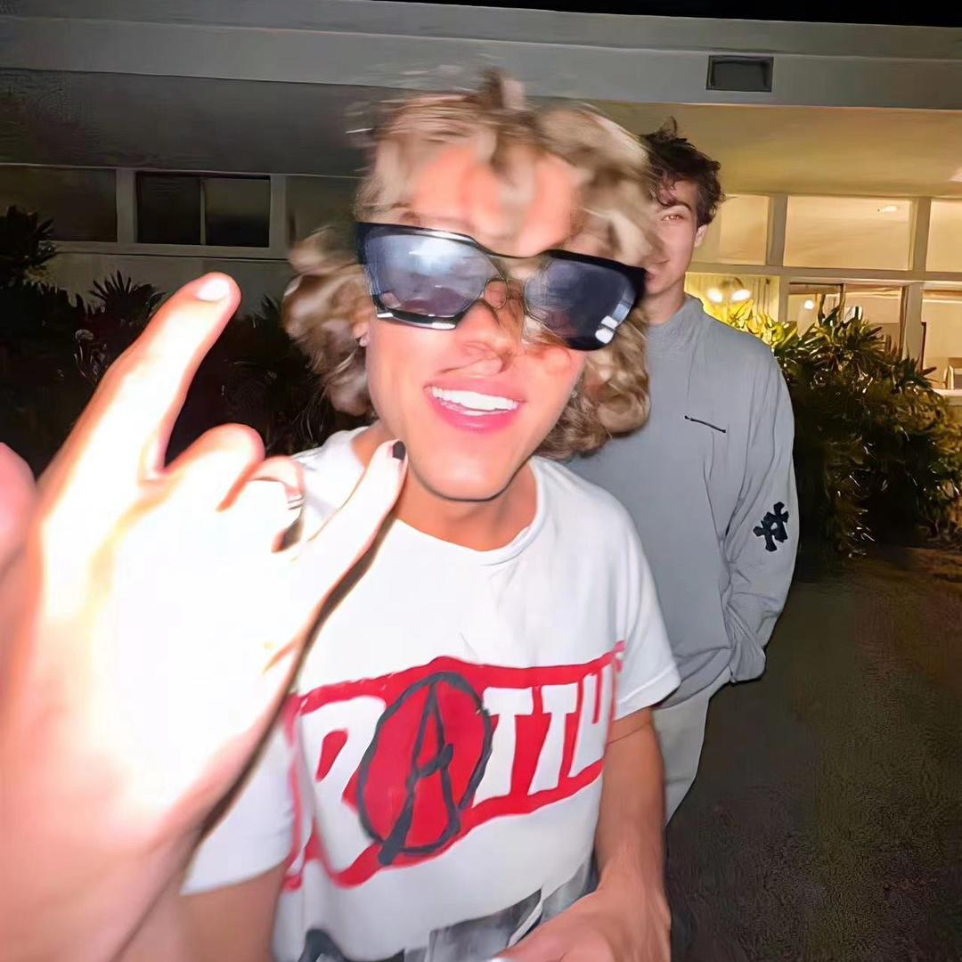 枫𝐕𝐀𝐍