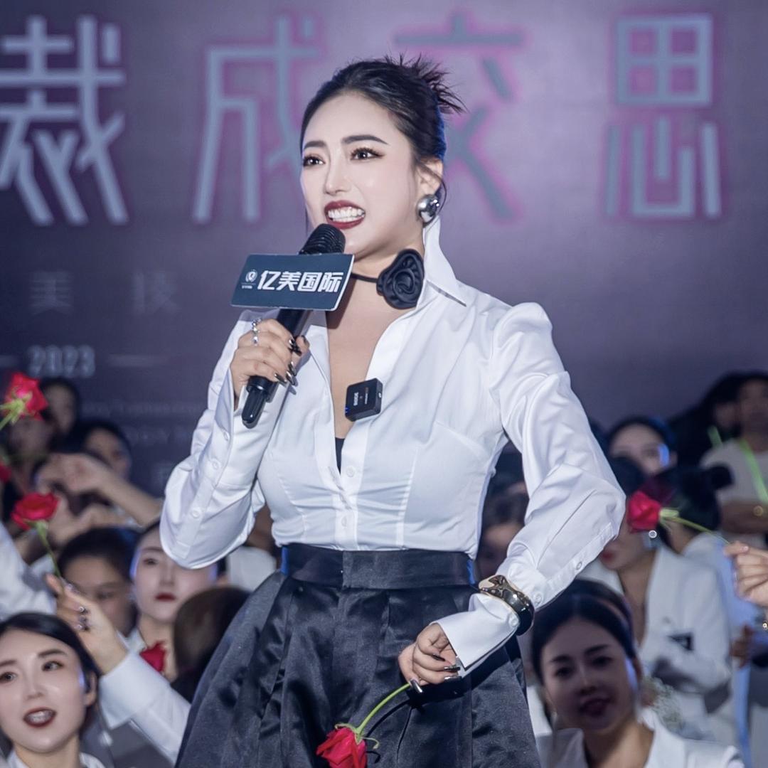 百斑容颜（邢馨予）