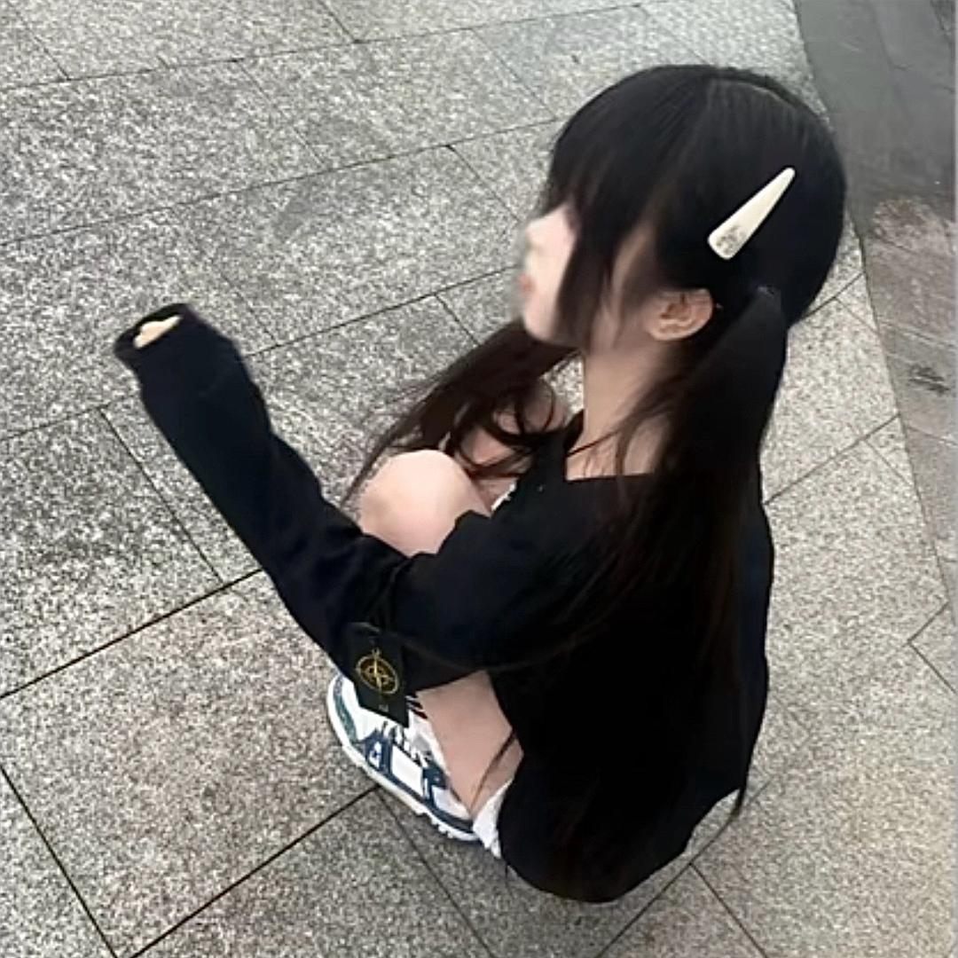 带点社会的萌妹