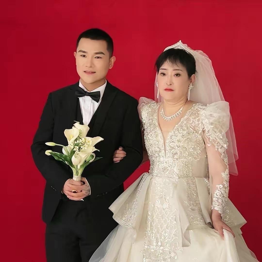 龙大美❤️天鹅姐❤️（3月25号结婚）