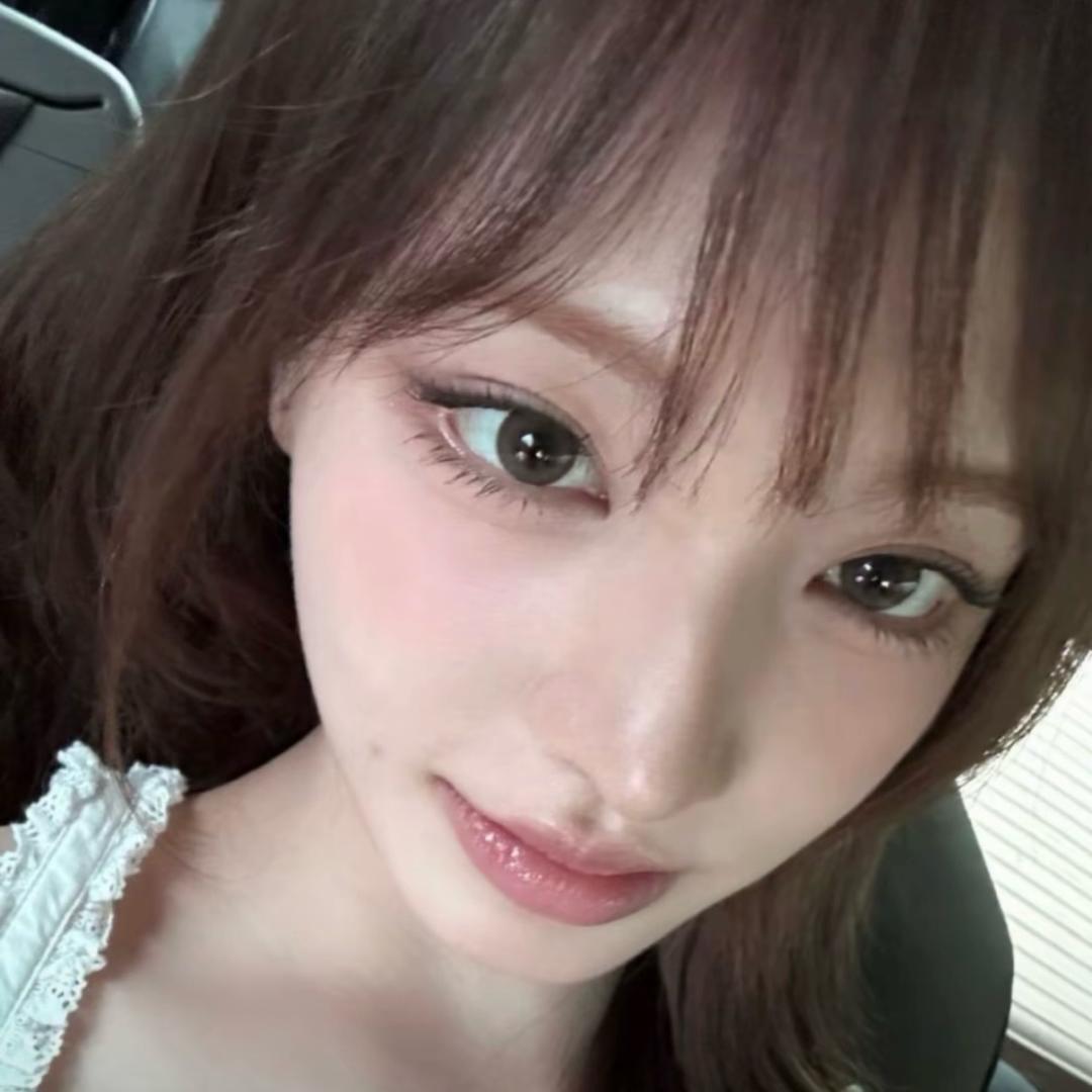 娇羞美少男在公交车上被九个小少妇轮流让座