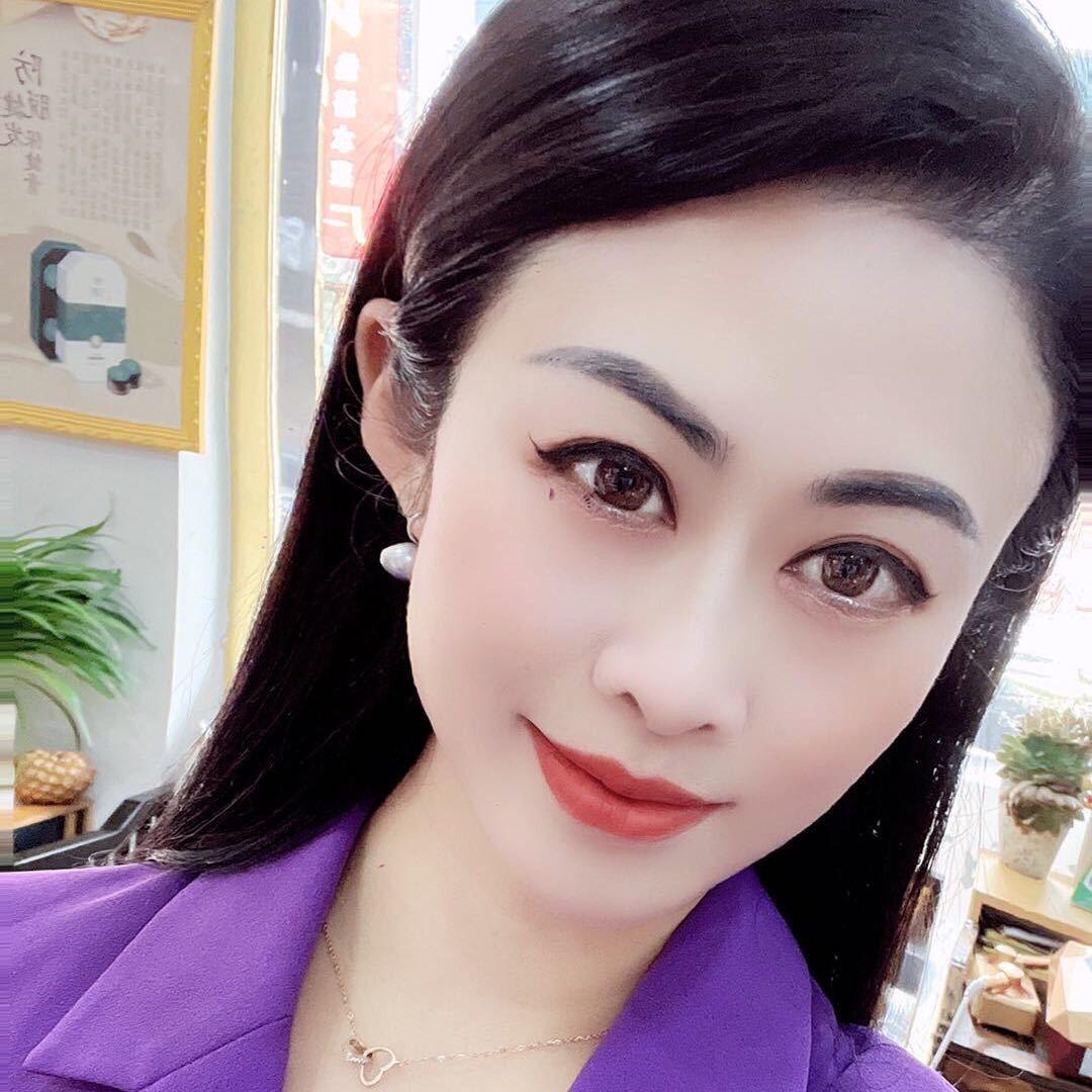 十二草集养发坊（黔洪路店）
