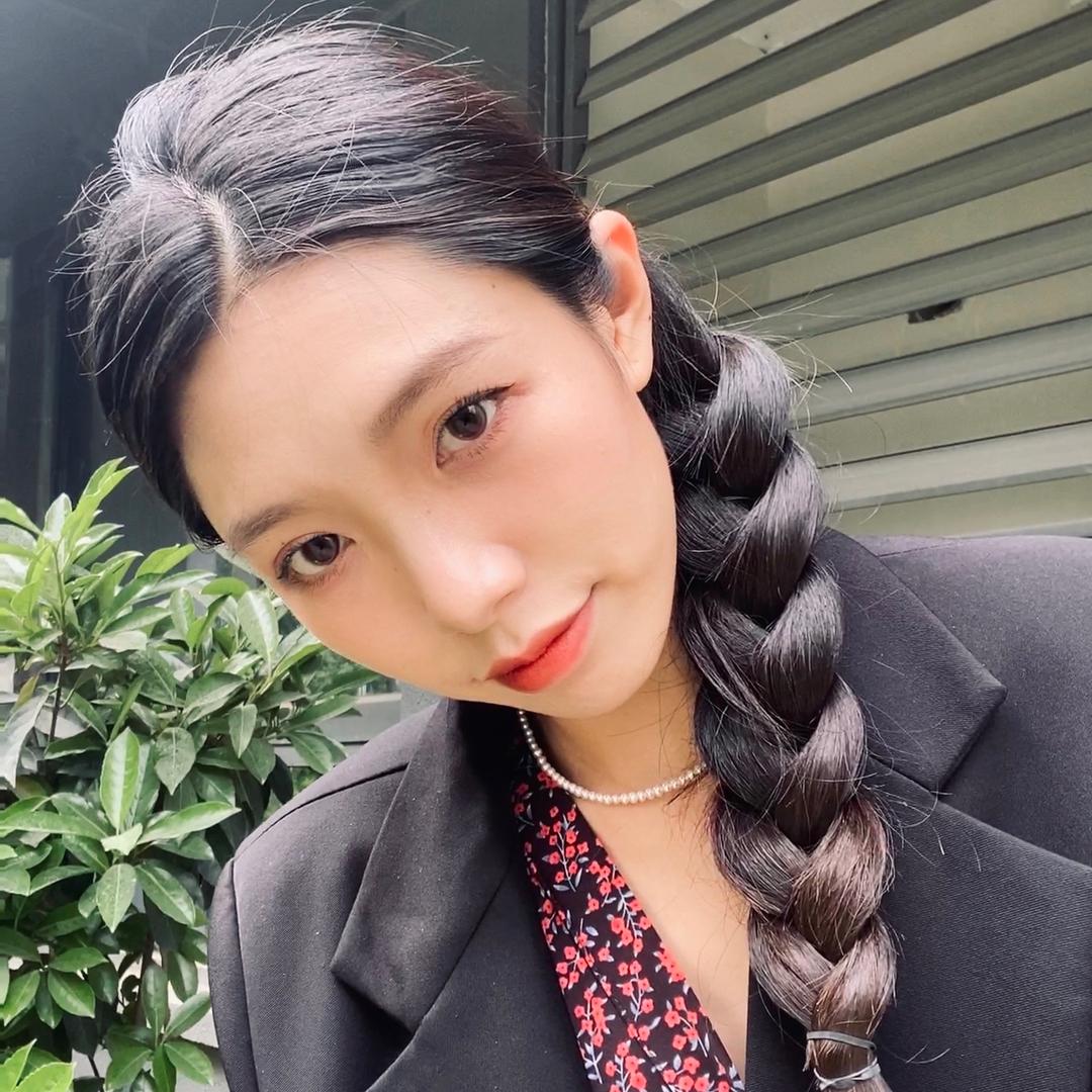 郑一贝.