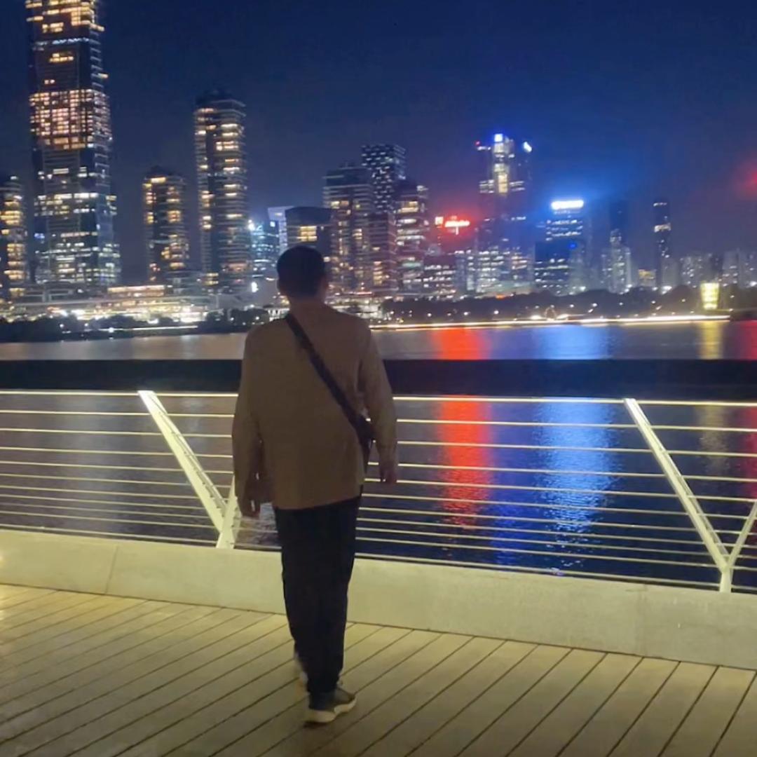 阿星。