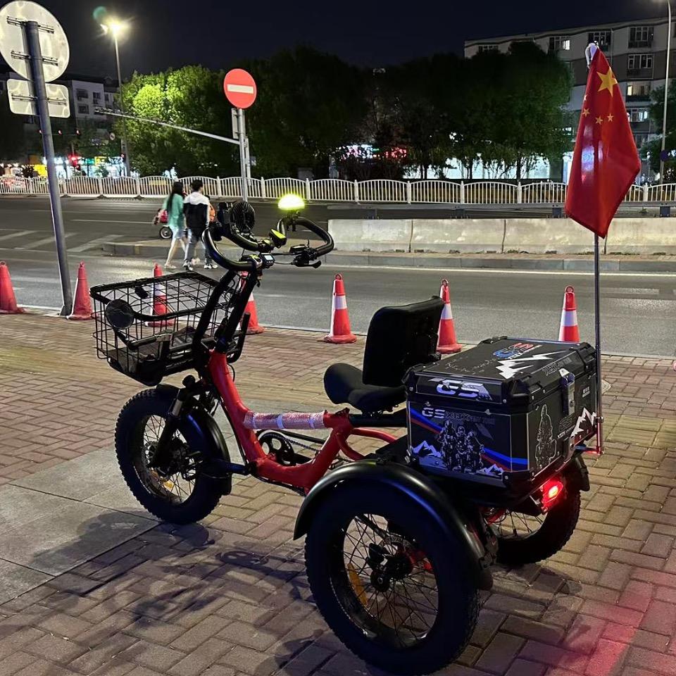 闲人大哼
