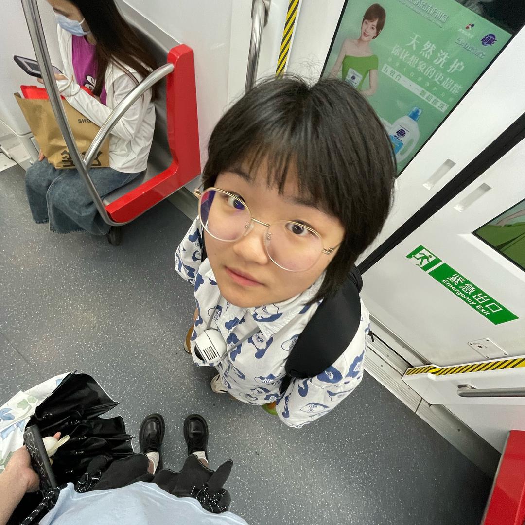 佳莉Tina