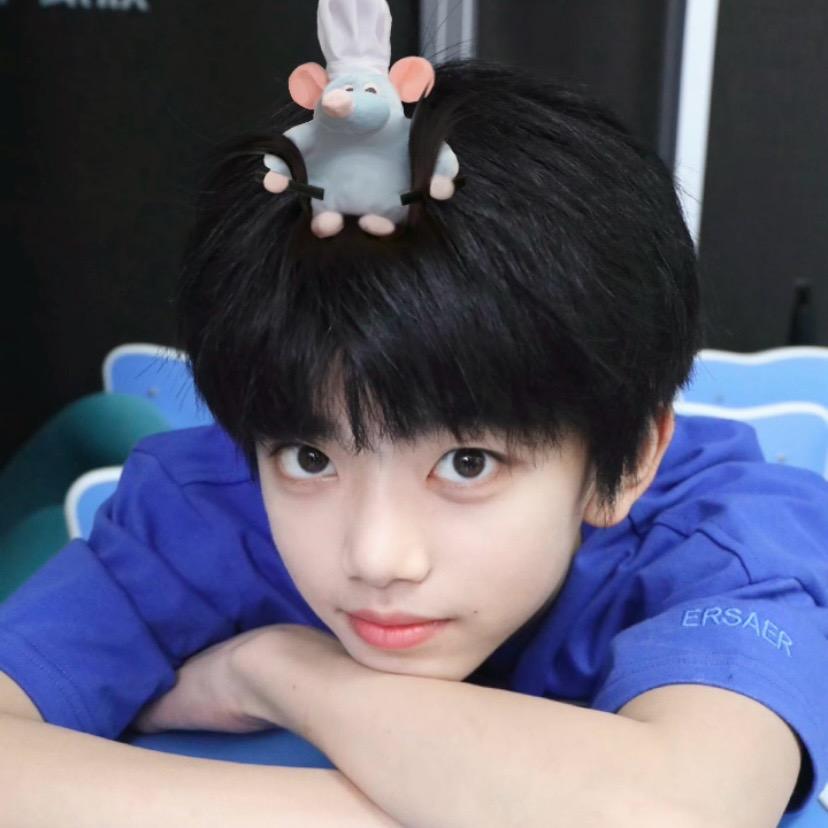 ^念暖呆瑞Henry、