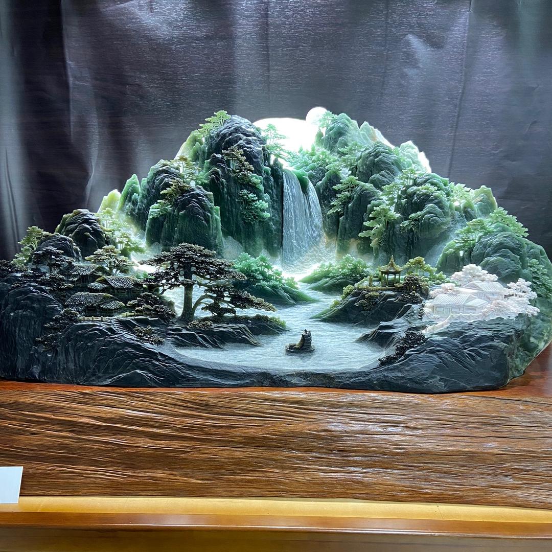圆缘岫岩玉摆件