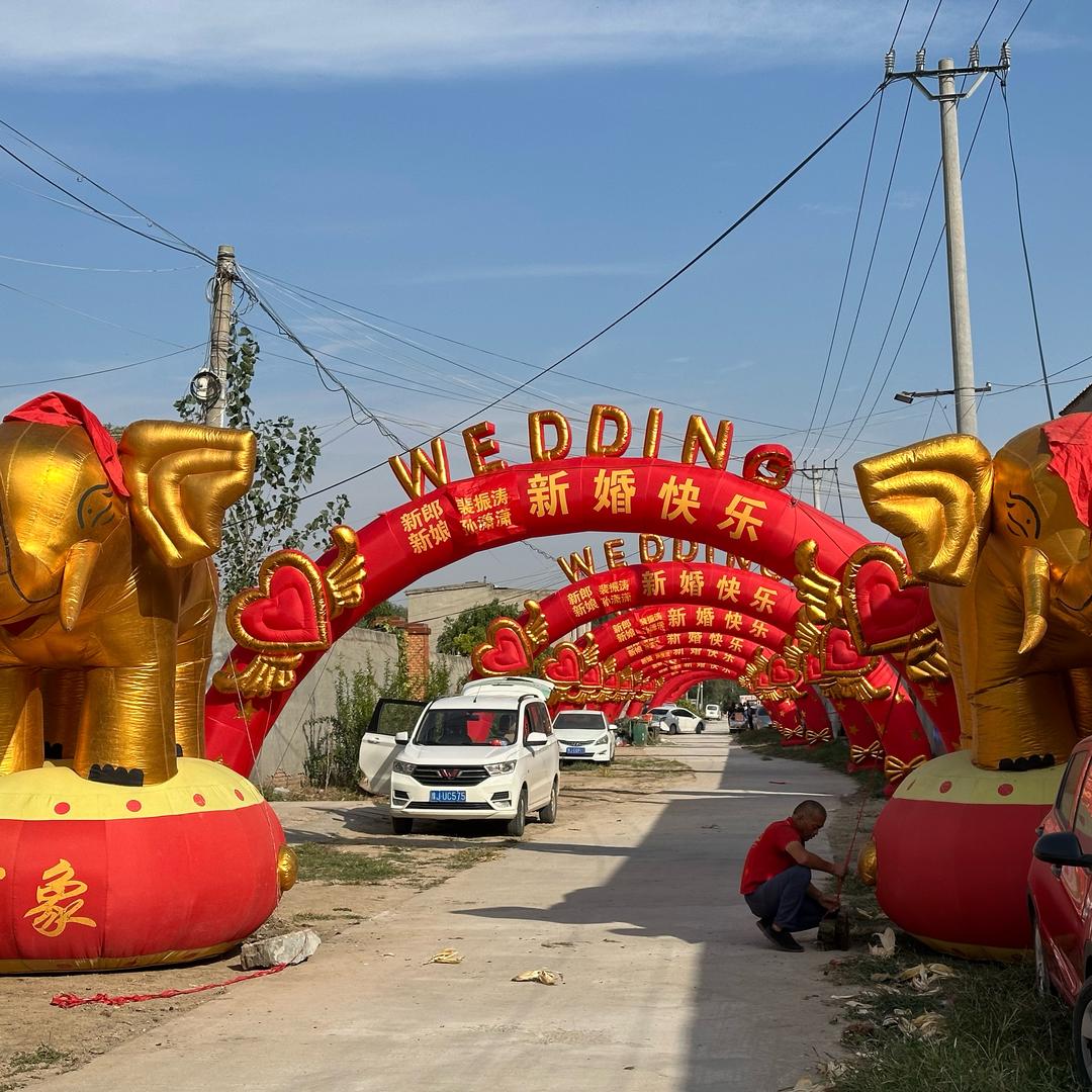 清丰首家发光彩虹门🌈