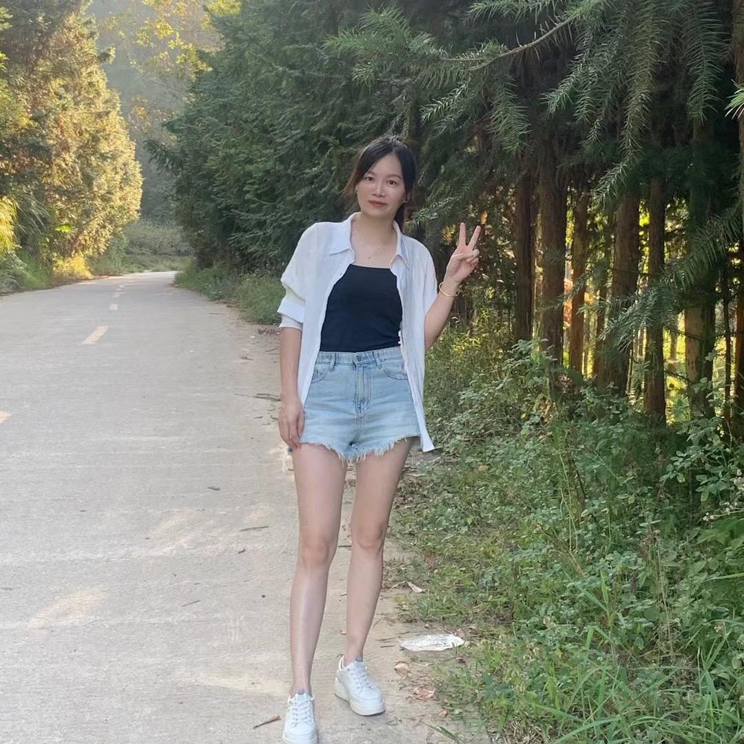 杨小英
