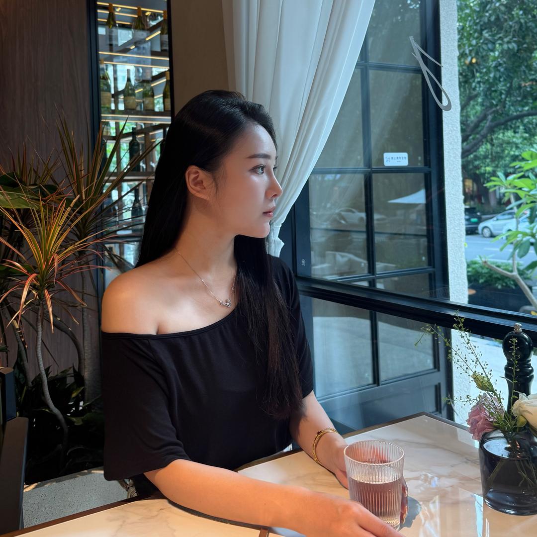 假 茹