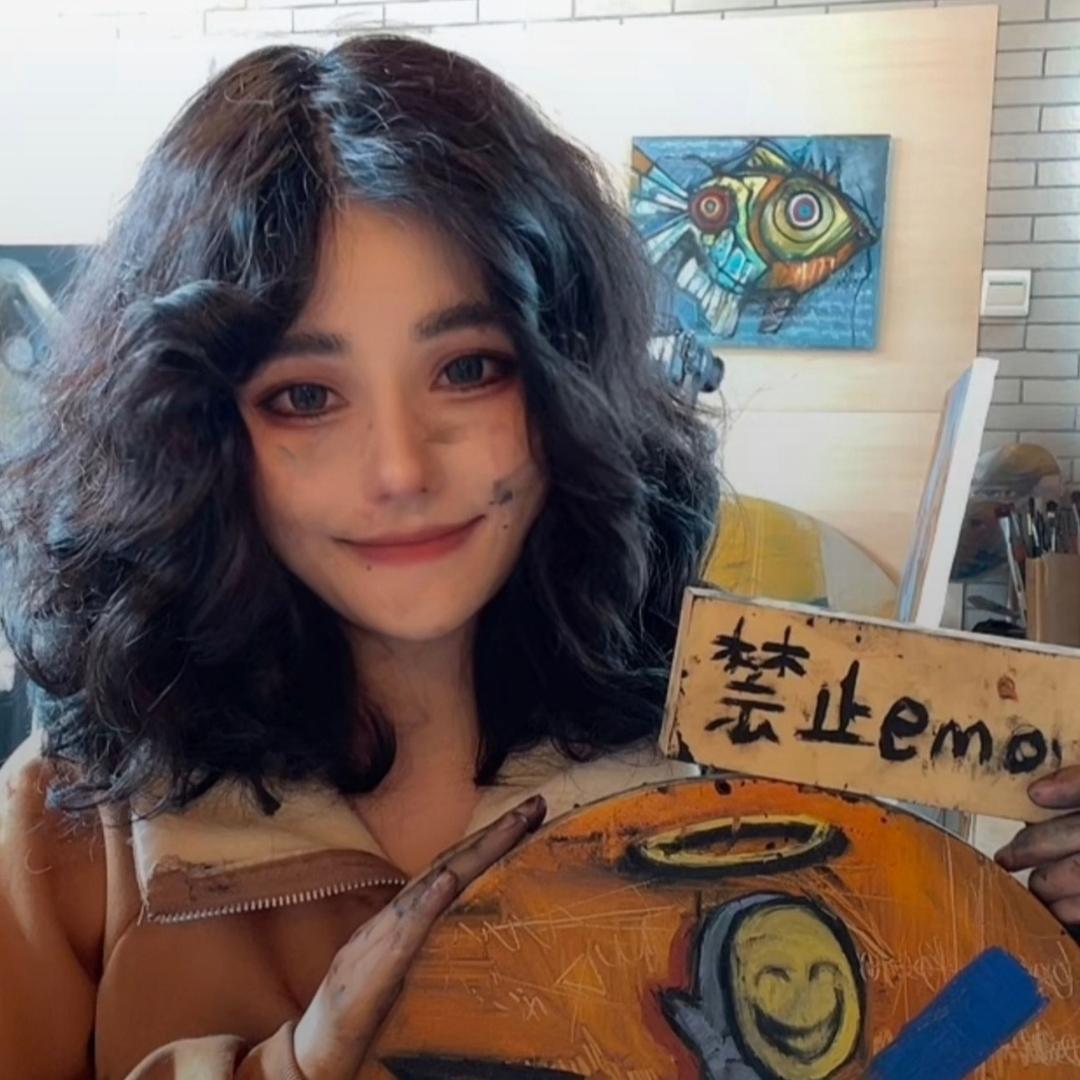 戴眼镜的草莓熊