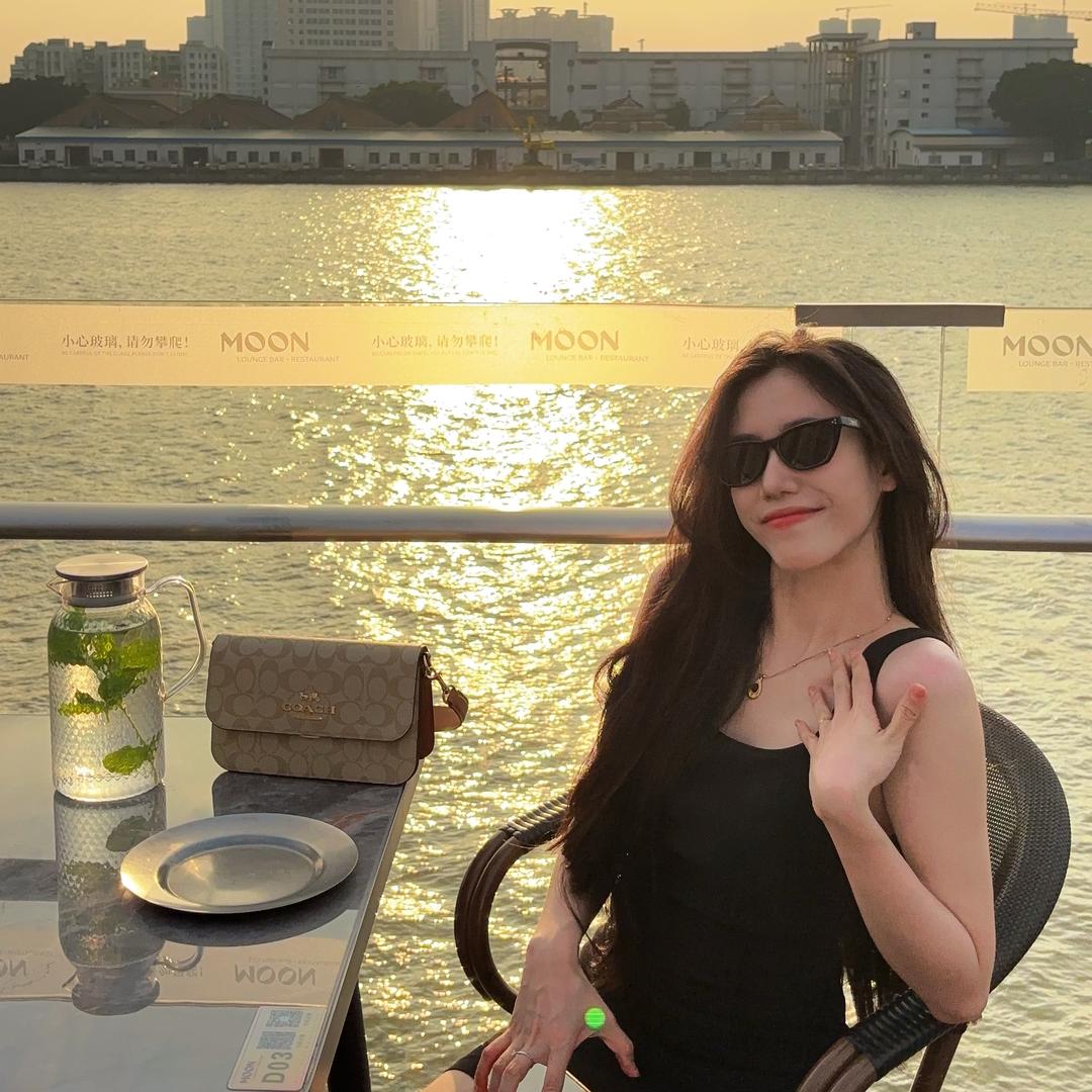 158肉松女装定制