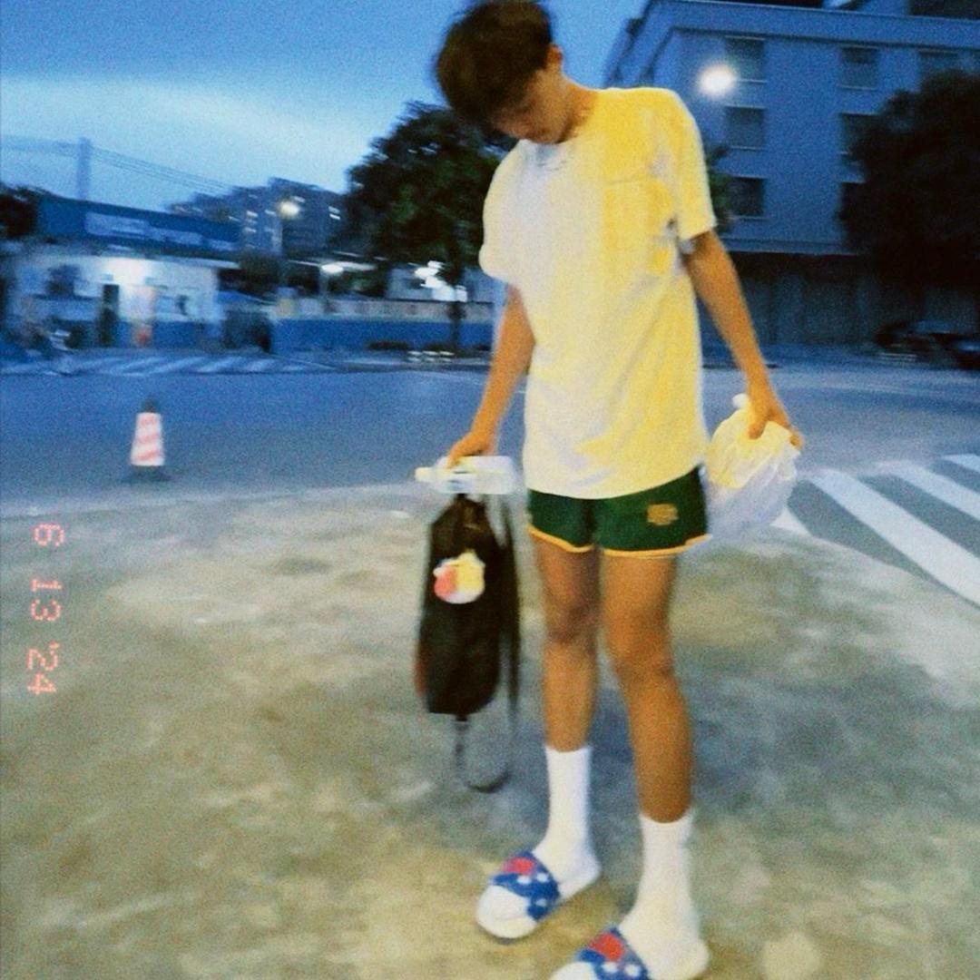 願意與-