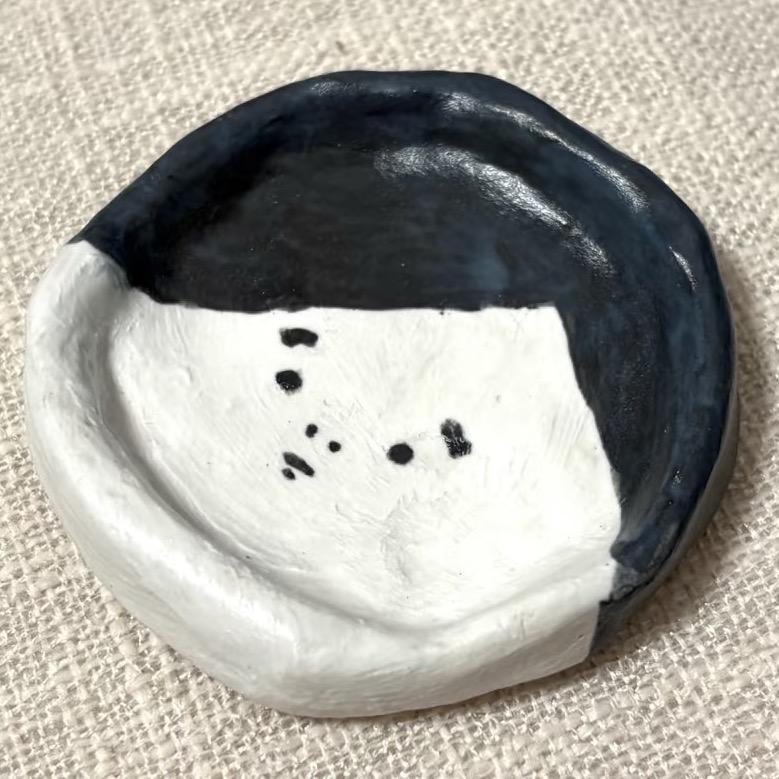 肖杳.