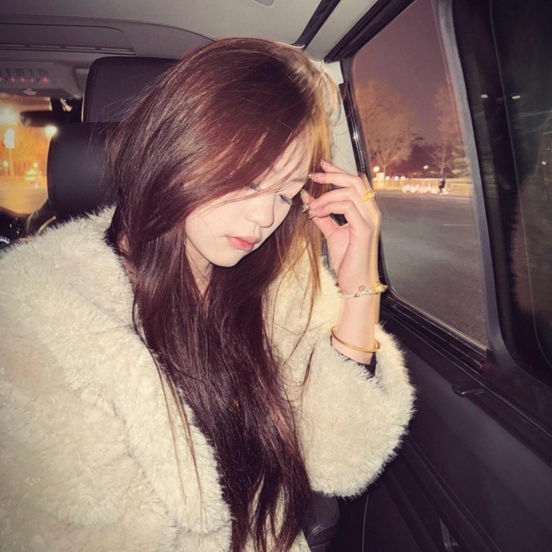 -杨依婷