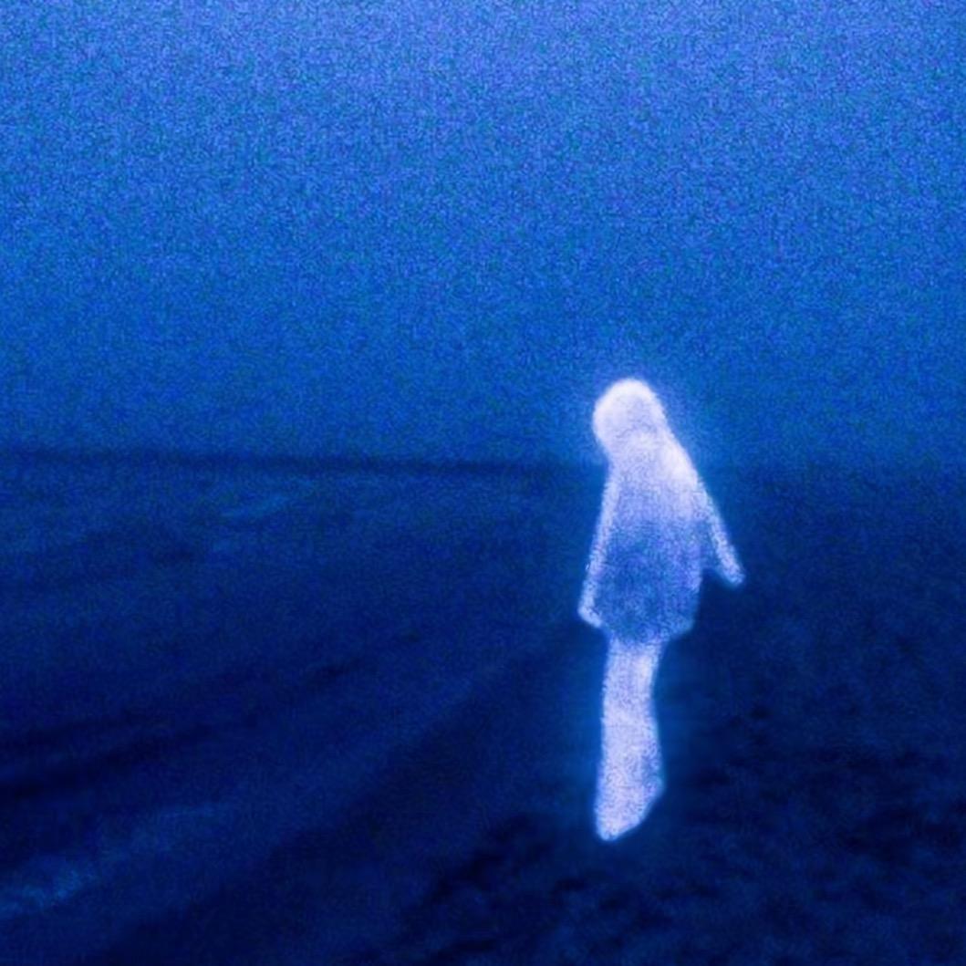 半夜买辣条被狗追