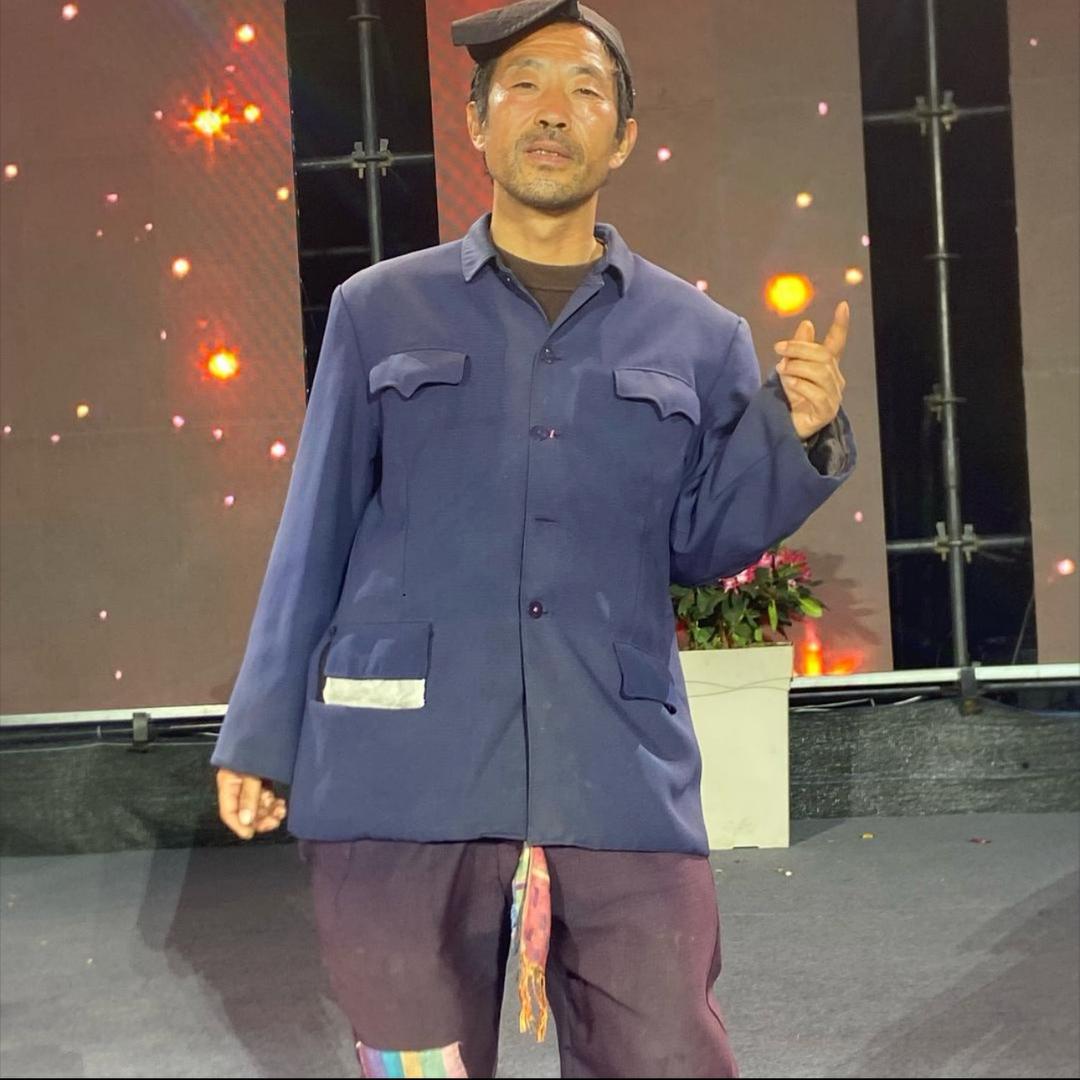 大洋芋（流浪汉）唱歌🎤