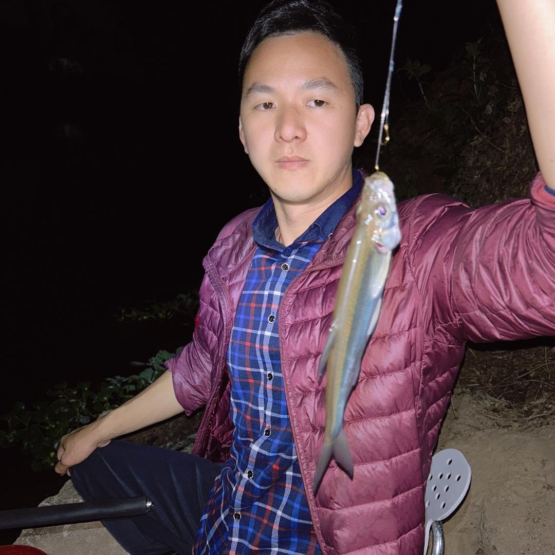 小荷爱钓鱼