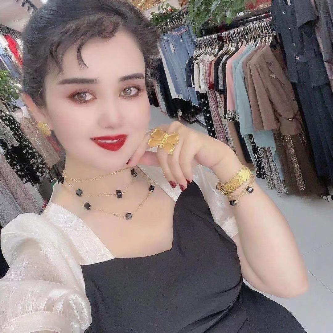 和田市 珞娜 女装