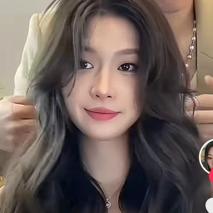 卖凯迪拉克的小姐姐