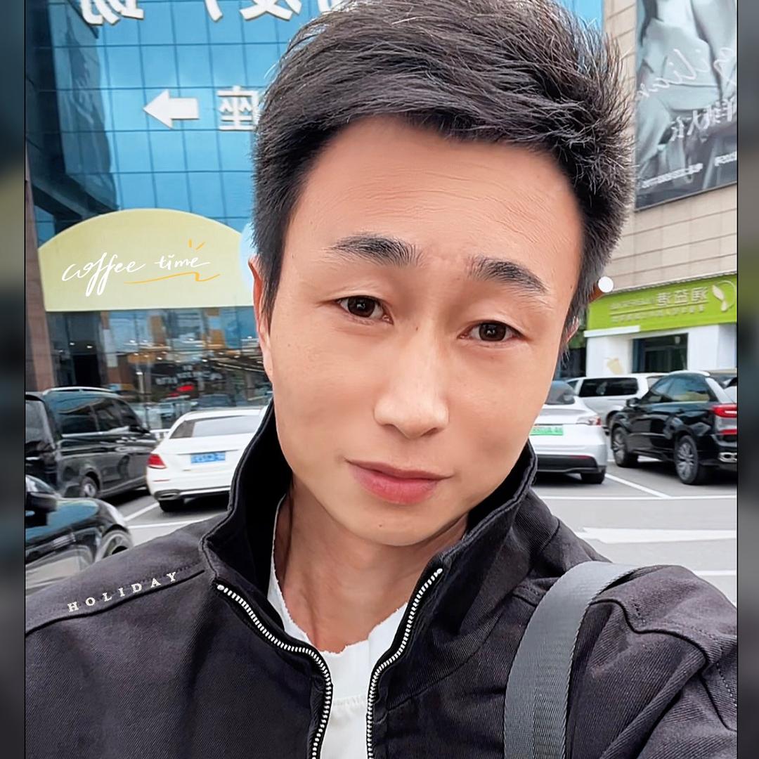 皮革城买手一何