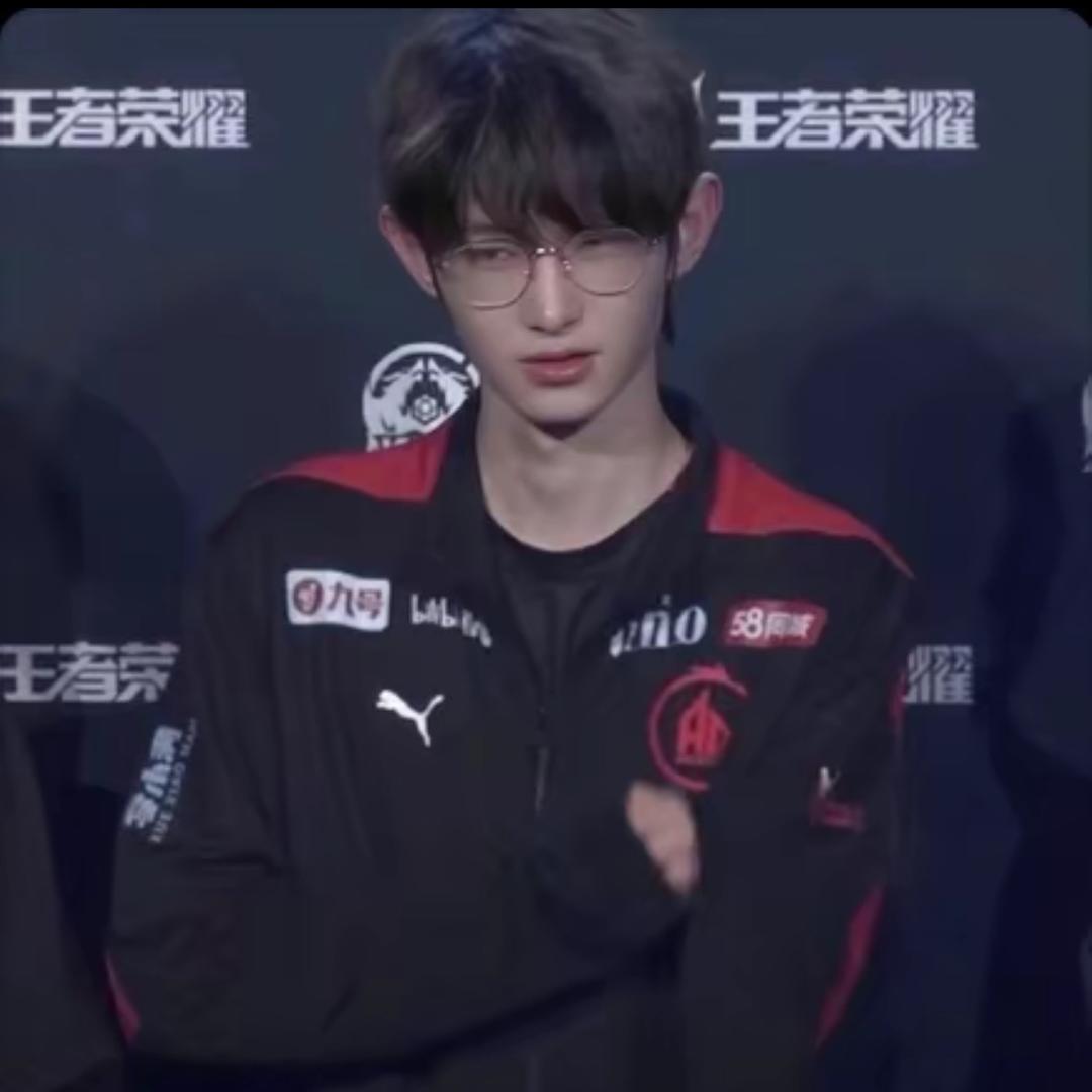 嗷呜一口糯诺（见过AG版
