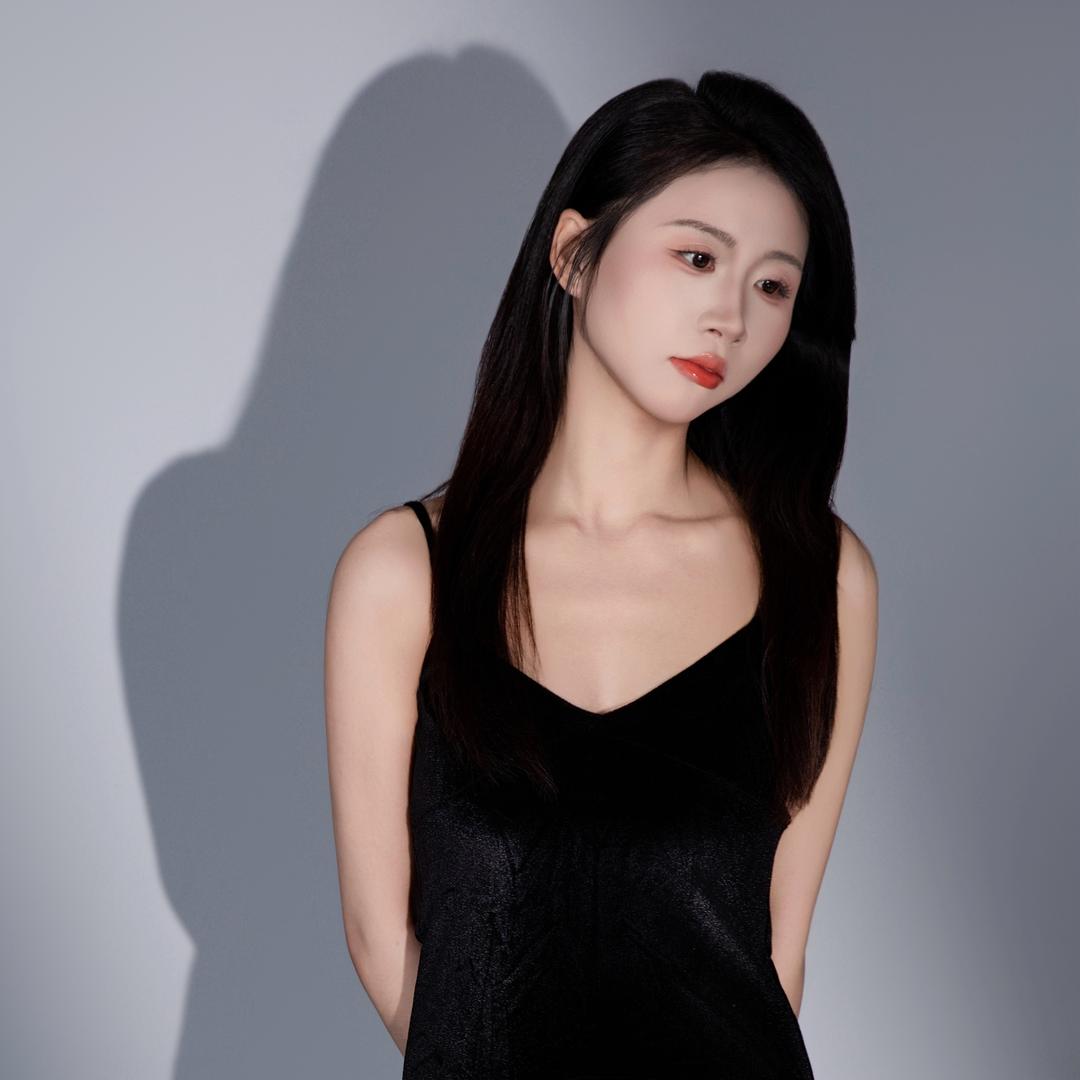 岳鲜鲜（红果同名）