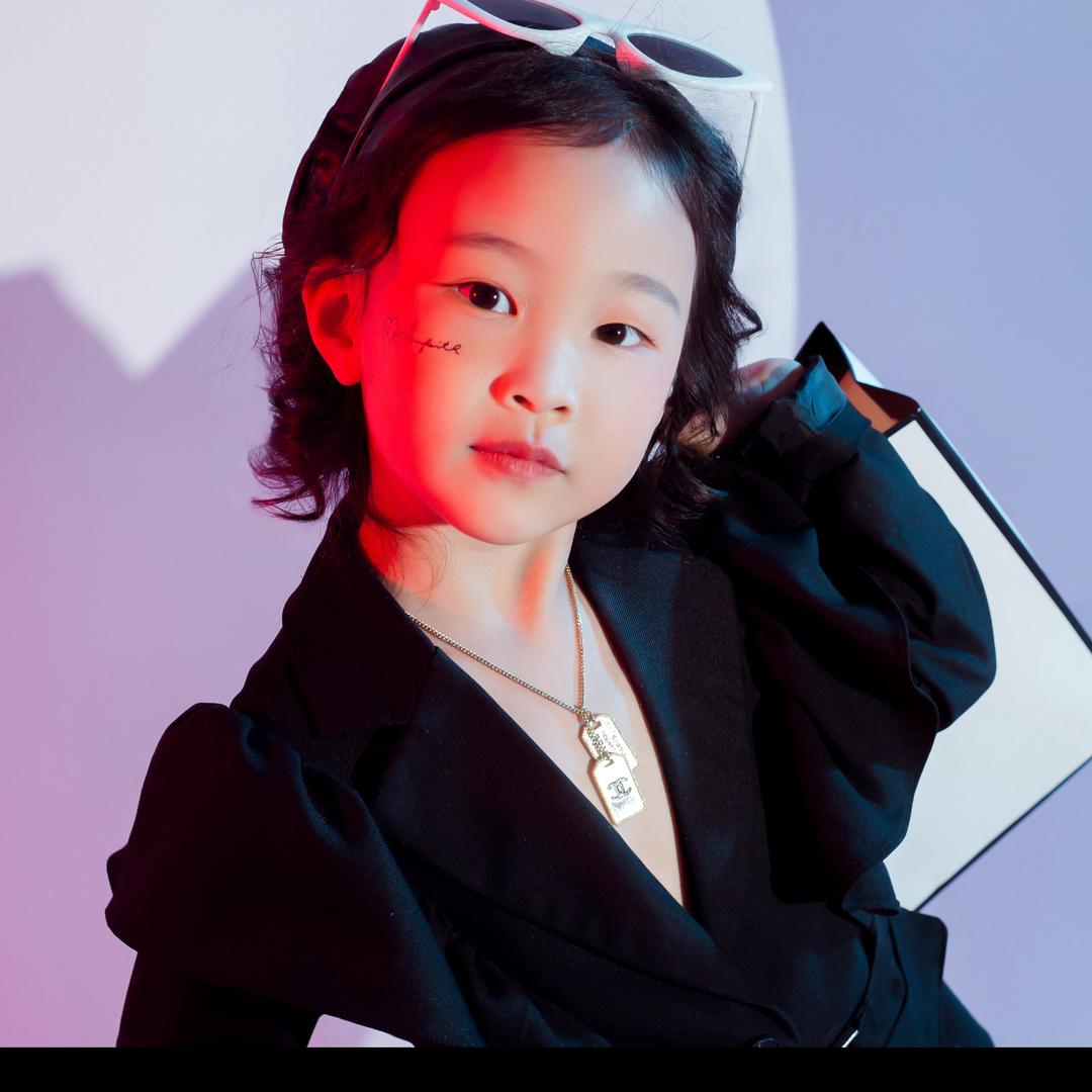 小依依（张默然)