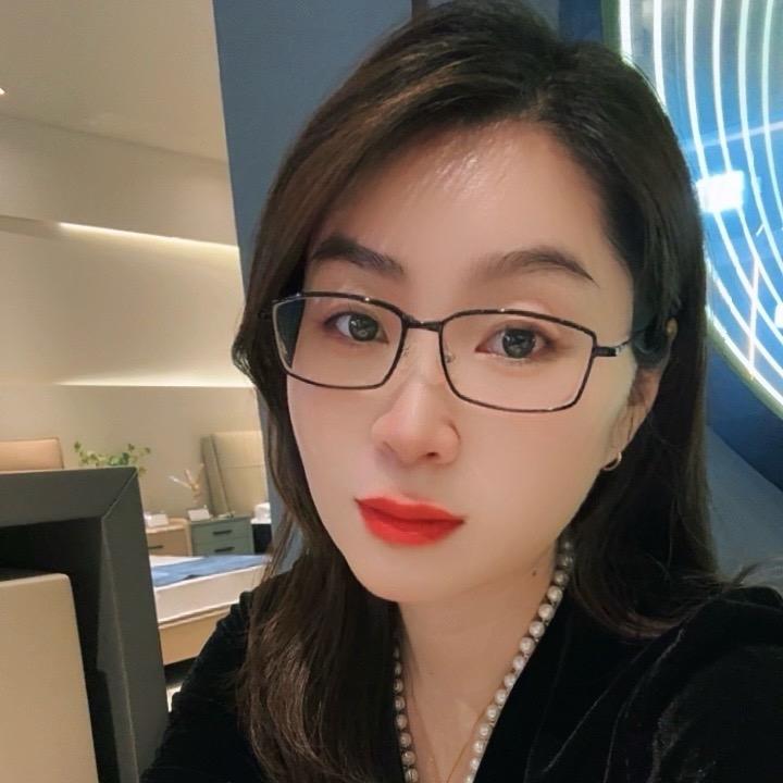 卖家具的小姐姐