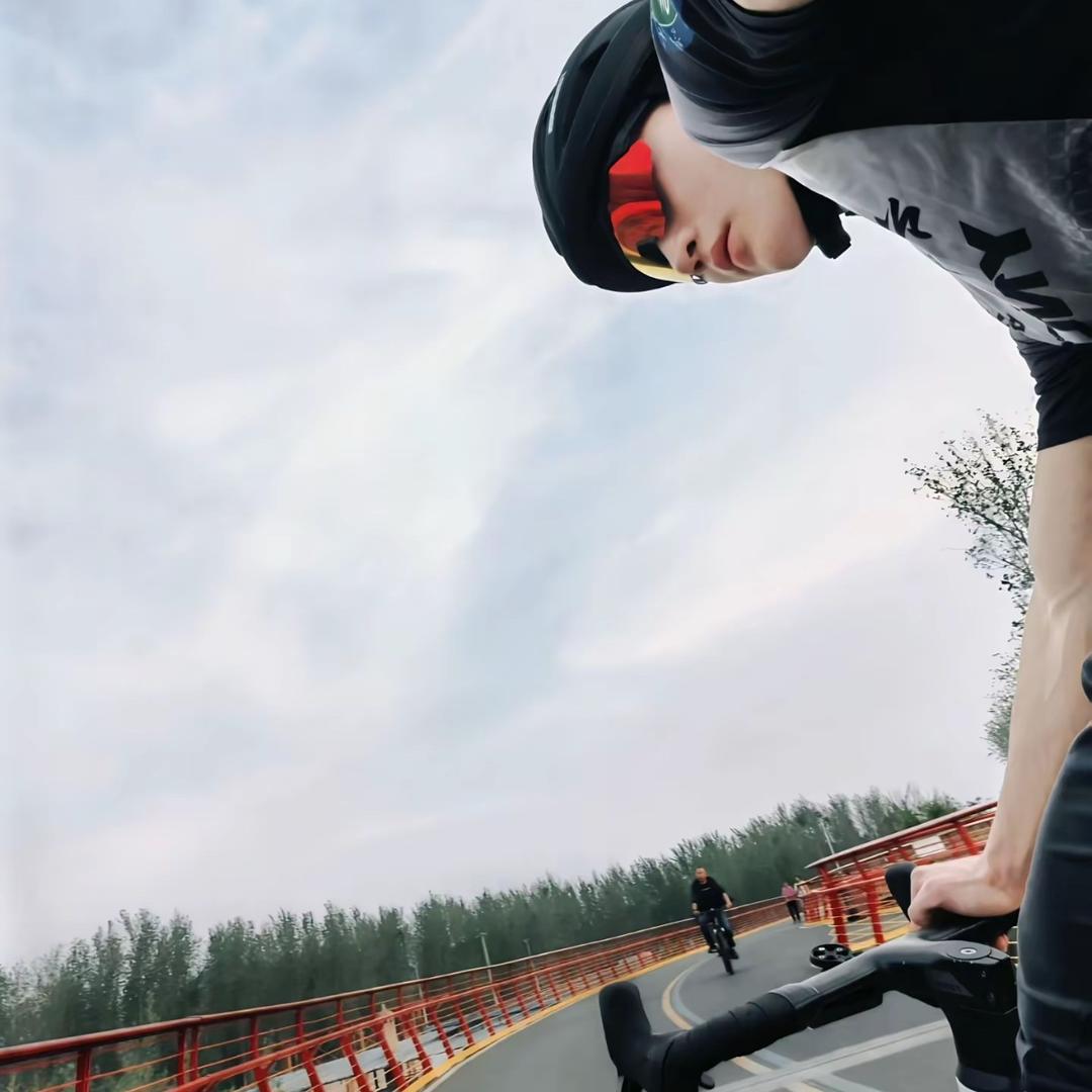 🚴🏻会睡觉的普拉多👮