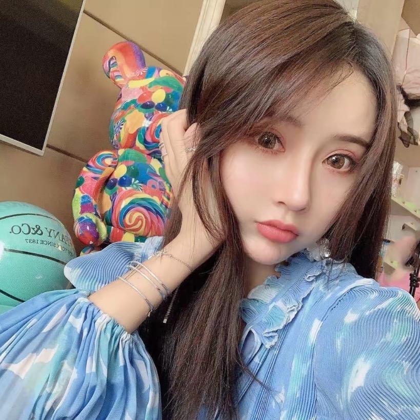 杨依姗~时尚穿搭