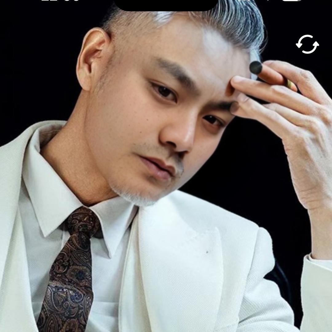 除了英俊，其他没什么好说的。